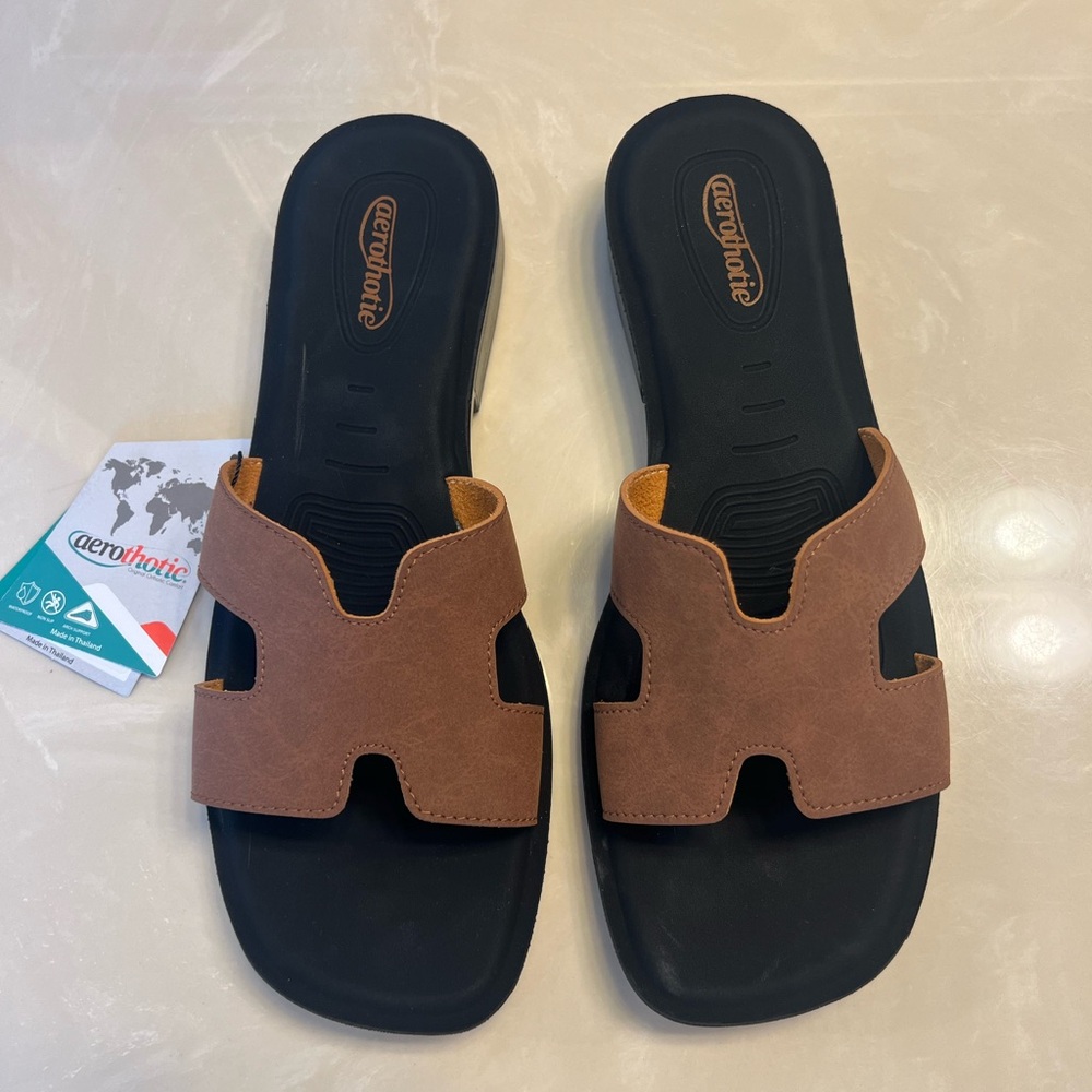 NWT Aerothotie brown comfort slides size 41 / 11 made in Thailand
